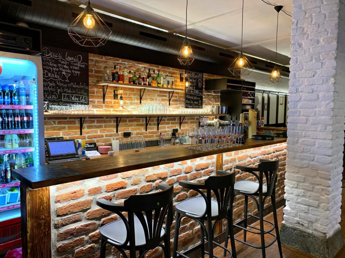 Hotel & Apartments U Cerneho Orla Trebic Ngoại thất bức ảnh