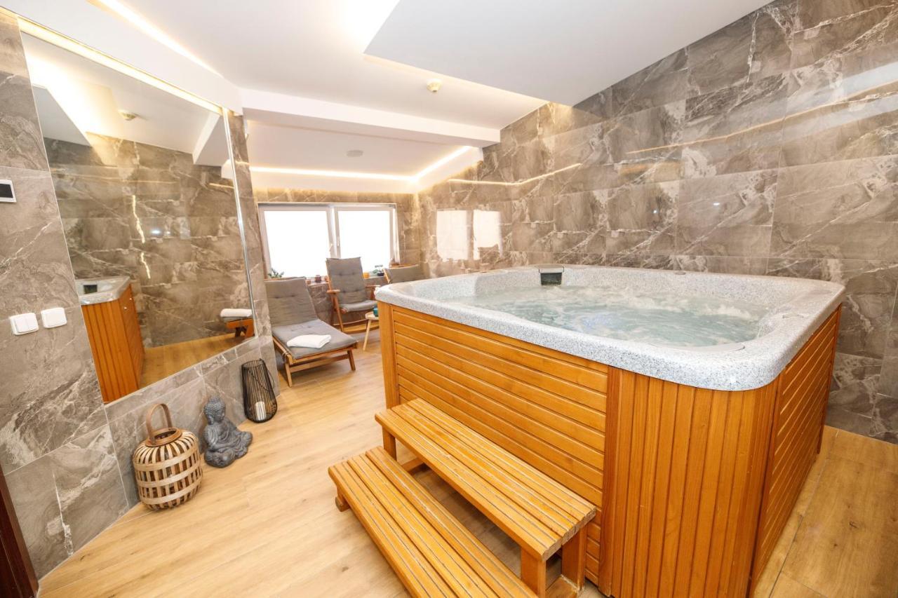 Hotel & Apartments U Cerneho Orla Trebic Ngoại thất bức ảnh