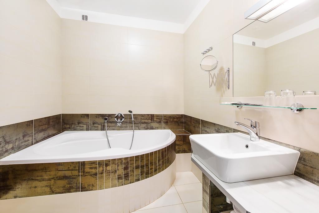 Hotel & Apartments U Cerneho Orla Trebic Ngoại thất bức ảnh