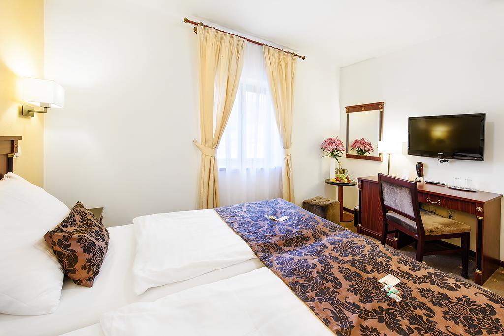 Hotel & Apartments U Cerneho Orla Trebic Ngoại thất bức ảnh
