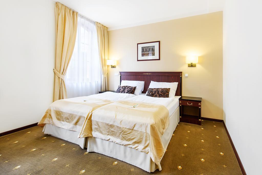 Hotel & Apartments U Cerneho Orla Trebic Ngoại thất bức ảnh