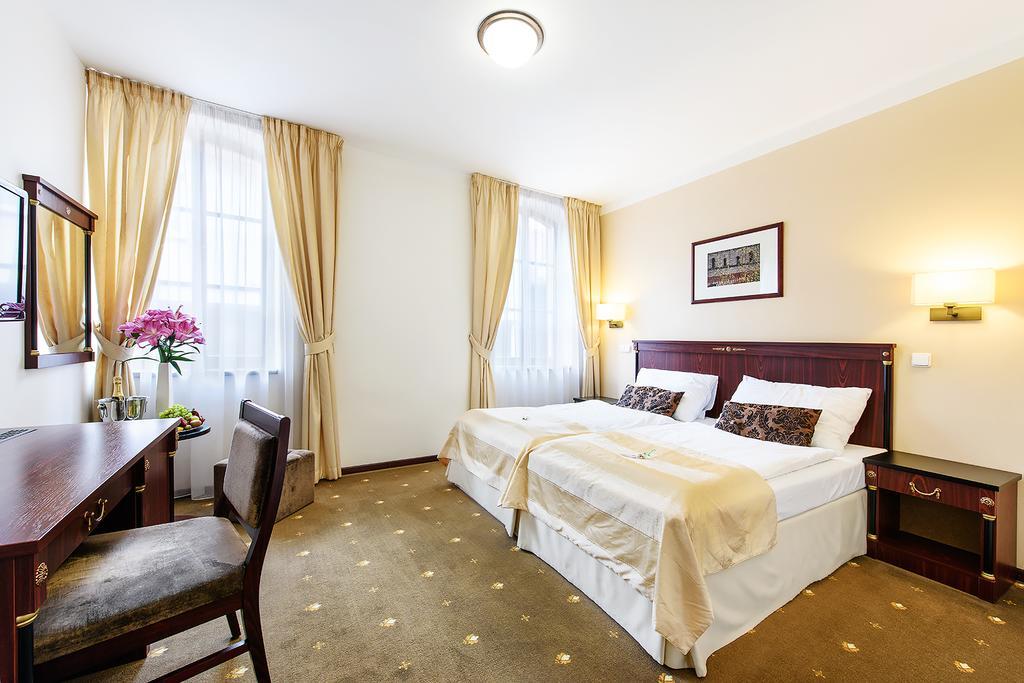 Hotel & Apartments U Cerneho Orla Trebic Ngoại thất bức ảnh